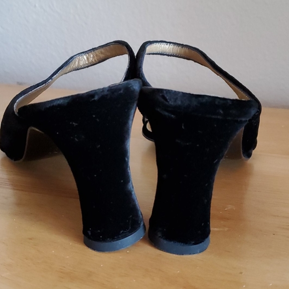 Ann Taylor Black Rose Velvet Heels - Picture 6 of 14